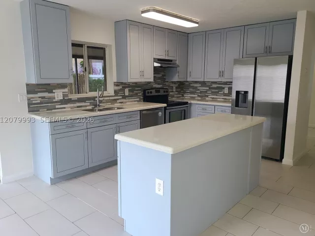 4-bedroom home for sale in Pembroke Pines - 8820 SW 13th St - MondialRealty