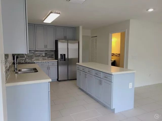 4-bedroom home for sale in Pembroke Pines - 8820 SW 13th St - MondialRealty