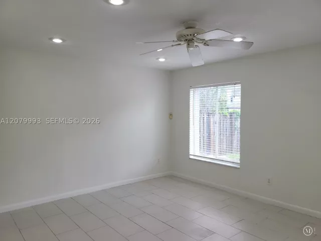 4-bedroom home for sale in Pembroke Pines - 8820 SW 13th St - MondialRealty