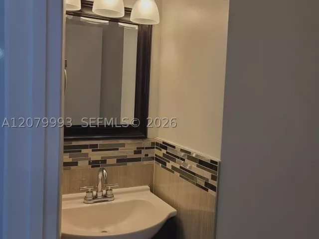 4-bedroom home for sale in Pembroke Pines - 8820 SW 13th St - MondialRealty