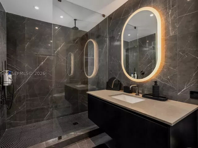 1-bedroom condo for sale in Miami - 20 NE 11th St 3009 - MondialRealty