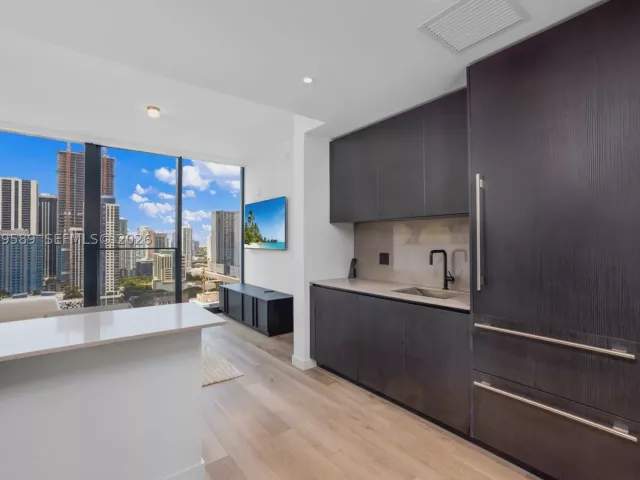 1-bedroom condo for sale in Miami - 20 NE 11th St 3009 - MondialRealty