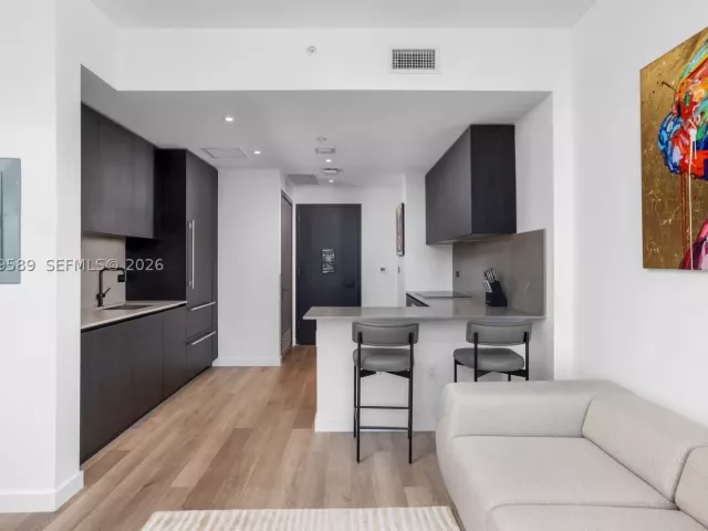 1-bedroom condo for sale in Miami - 20 NE 11th St 3009 - MondialRealty