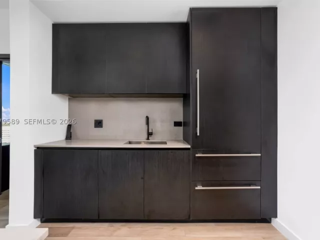 1-bedroom condo for sale in Miami - 20 NE 11th St 3009 - MondialRealty