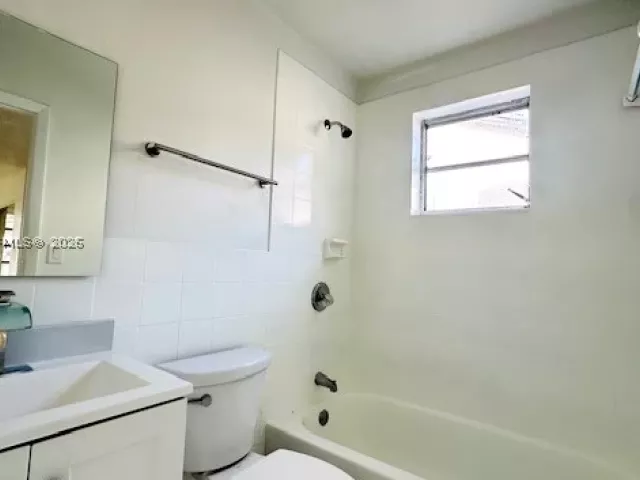 3-bedroom home for rent in Miami - 6371 SW 39th St - MondialRealty