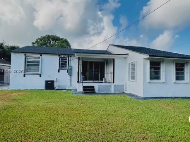 3-bedroom home for rent in Miami - 6371 SW 39th St - MondialRealty