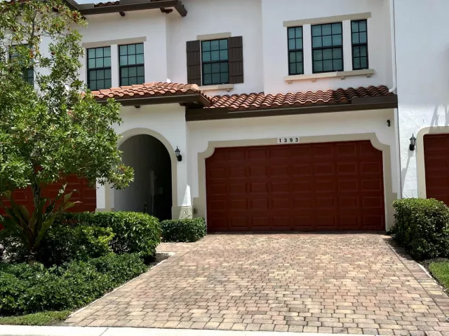 3-bedroom home for rent in Pembroke Pines - 1393 SW 115th Avenue - MondialRealty
