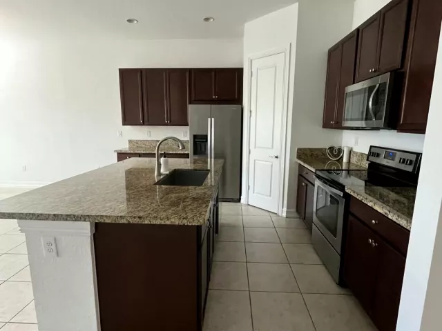 3-bedroom home for rent in Pembroke Pines - 1393 SW 115th Avenue - MondialRealty