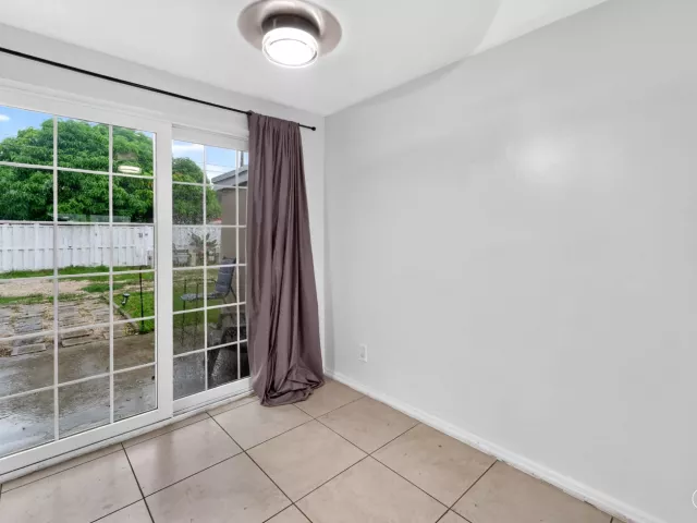 4-bedroom home for sale in Hollywood - 5900 Atlanta Street - MondialRealty