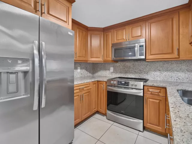 4-bedroom home for sale in Hollywood - 5900 Atlanta Street - MondialRealty