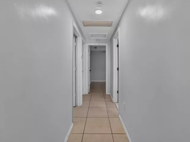 4-bedroom home for sale in Hollywood - 5900 Atlanta Street - MondialRealty