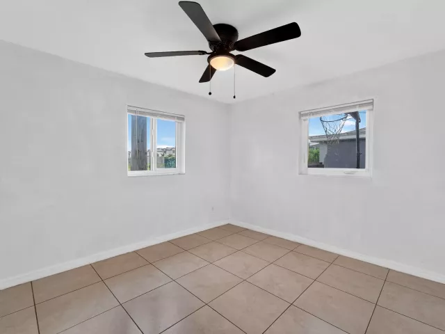 4-bedroom home for sale in Hollywood - 5900 Atlanta Street - MondialRealty