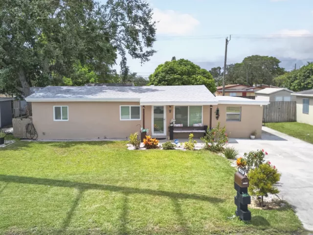 4-bedroom home for sale in Hollywood - 5900 Atlanta Street - MondialRealty