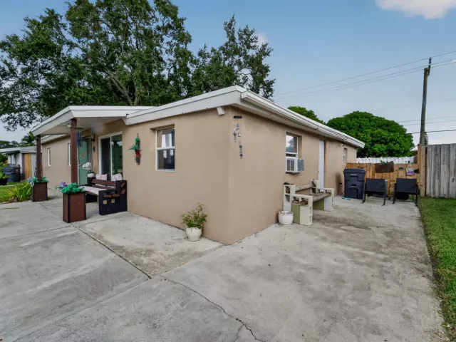 4-bedroom home for sale in Hollywood - 5900 Atlanta Street - MondialRealty