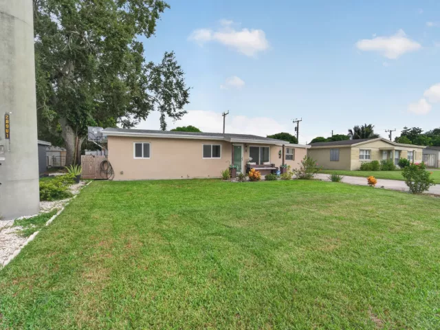 4-bedroom home for sale in Hollywood - 5900 Atlanta Street - MondialRealty