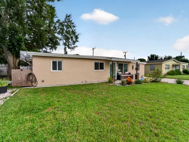 4-bedroom home for sale in Hollywood - 5900 Atlanta Street - MondialRealty