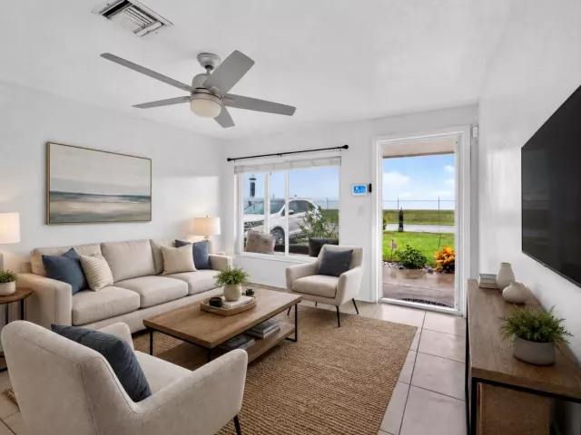 4-bedroom home for sale in Hollywood - 5900 Atlanta Street - MondialRealty