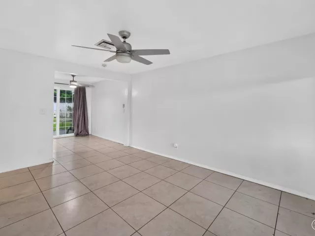 4-bedroom home for sale in Hollywood - 5900 Atlanta Street - MondialRealty