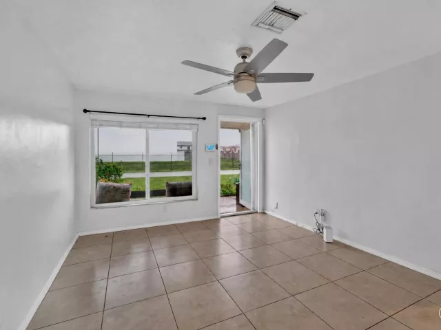 4-bedroom home for sale in Hollywood - 5900 Atlanta Street - MondialRealty