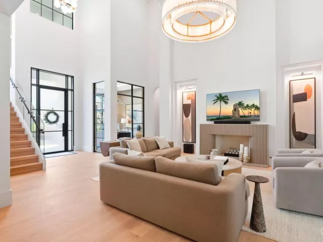 4-bedroom home for sale in West Palm Beach - 232 Linda Lane - MondialRealty