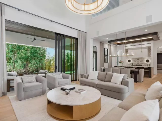 4-bedroom home for sale in West Palm Beach - 232 Linda Lane - MondialRealty