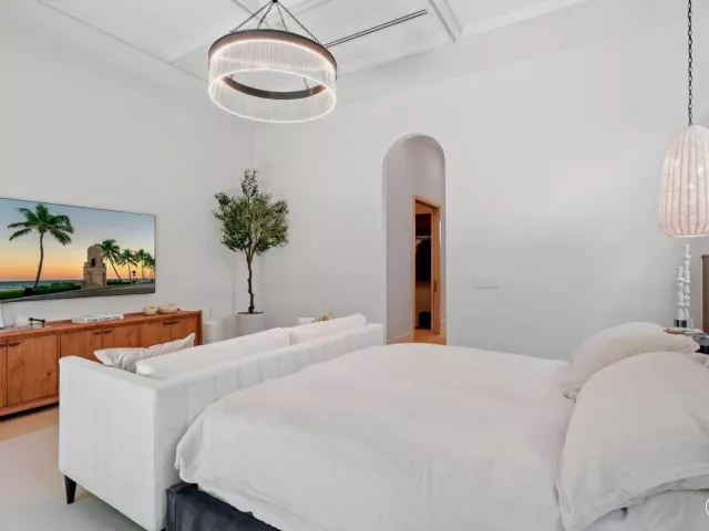 4-bedroom home for sale in West Palm Beach - 232 Linda Lane - MondialRealty