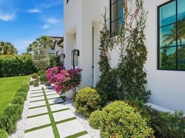 4-bedroom home for sale in West Palm Beach - 232 Linda Lane - MondialRealty
