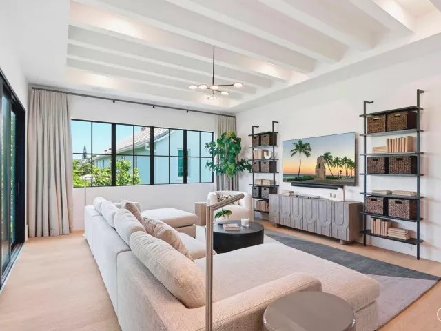 4-bedroom home for sale in West Palm Beach - 232 Linda Lane - MondialRealty