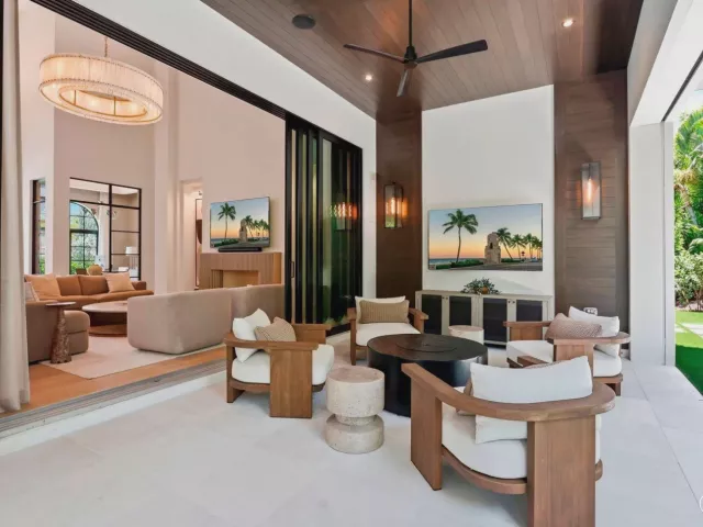 4-bedroom home for sale in West Palm Beach - 232 Linda Lane - MondialRealty