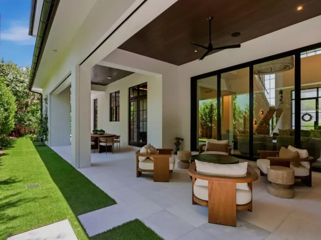 4-bedroom home for sale in West Palm Beach - 232 Linda Lane - MondialRealty