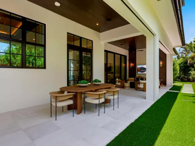 4-bedroom home for sale in West Palm Beach - 232 Linda Lane - MondialRealty