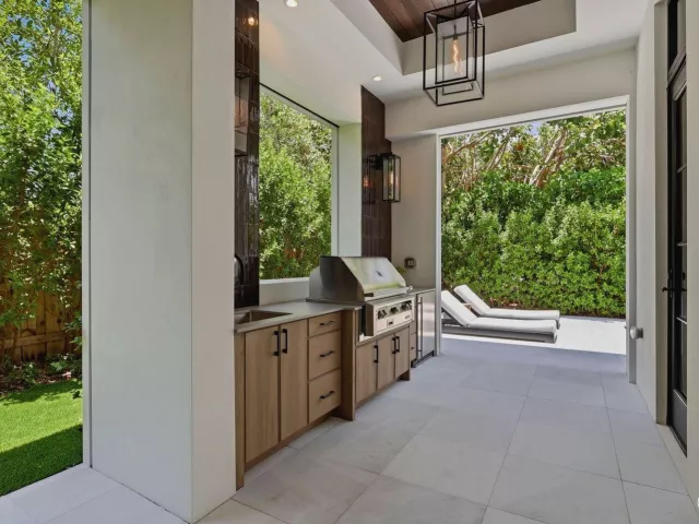 4-bedroom home for sale in West Palm Beach - 232 Linda Lane - MondialRealty