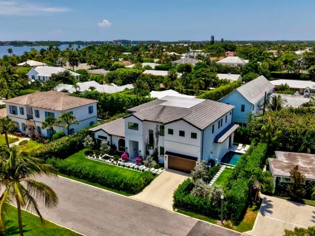 4-bedroom home for sale in West Palm Beach - 232 Linda Lane - MondialRealty