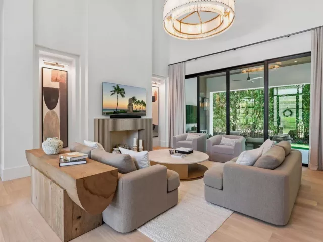 4-bedroom home for sale in West Palm Beach - 232 Linda Lane - MondialRealty