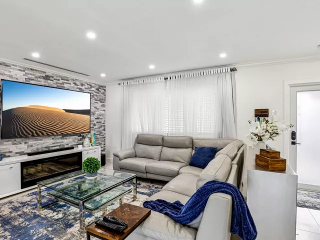 4-bedroom home for sale in Pompano Beach - 2601 NE 18TH Street - MondialRealty