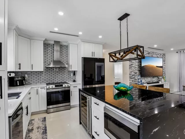 4-bedroom home for sale in Pompano Beach - 2601 NE 18TH Street - MondialRealty