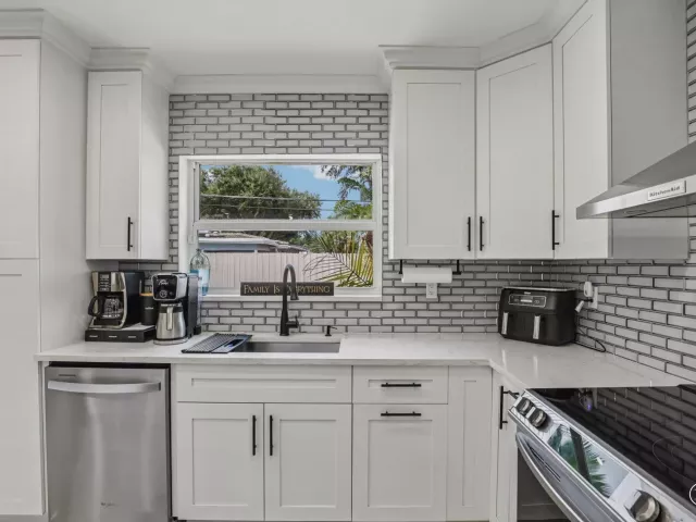 4-bedroom home for sale in Pompano Beach - 2601 NE 18TH Street - MondialRealty