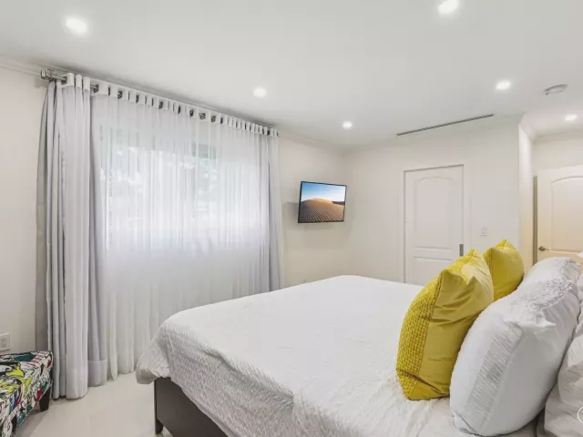 4-bedroom home for sale in Pompano Beach - 2601 NE 18TH Street - MondialRealty