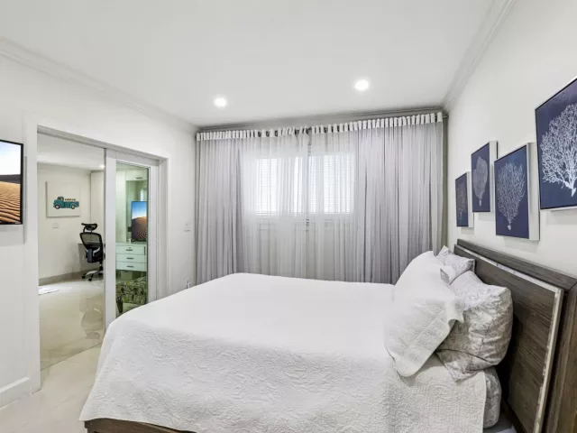 4-bedroom home for sale in Pompano Beach - 2601 NE 18TH Street - MondialRealty