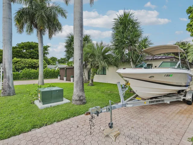 4-bedroom home for sale in Pompano Beach - 2601 NE 18TH Street - MondialRealty