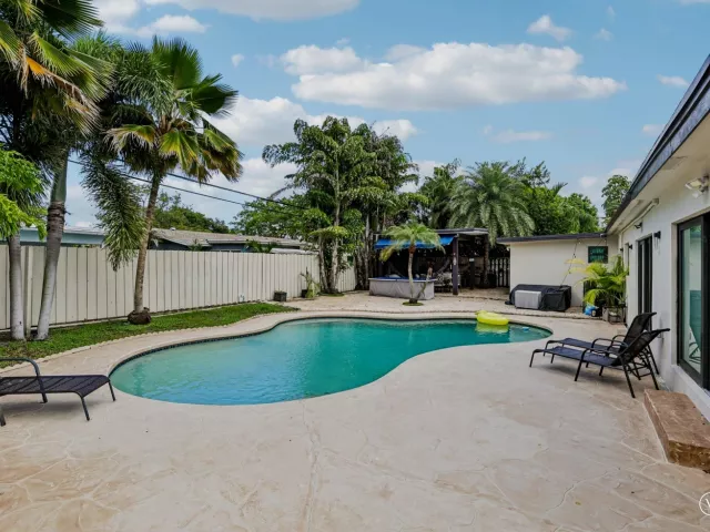 4-bedroom home for sale in Pompano Beach - 2601 NE 18TH Street - MondialRealty