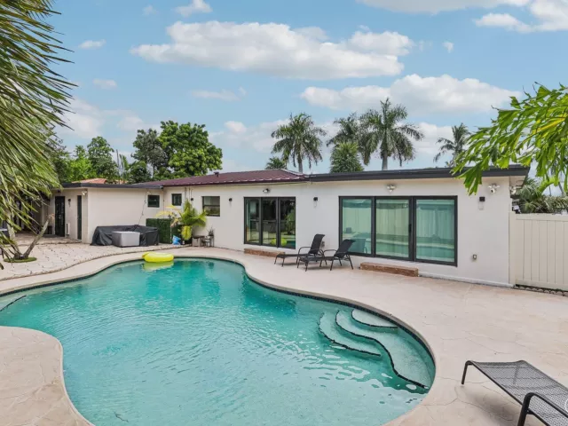 4-bedroom home for sale in Pompano Beach - 2601 NE 18TH Street - MondialRealty