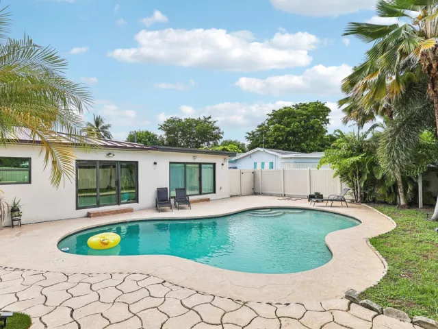 4-bedroom home for sale in Pompano Beach - 2601 NE 18TH Street - MondialRealty