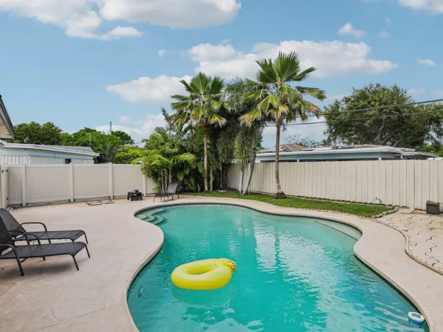 4-bedroom home for sale in Pompano Beach - 2601 NE 18TH Street - MondialRealty