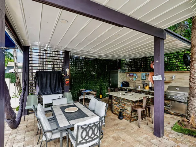 4-bedroom home for sale in Pompano Beach - 2601 NE 18TH Street - MondialRealty
