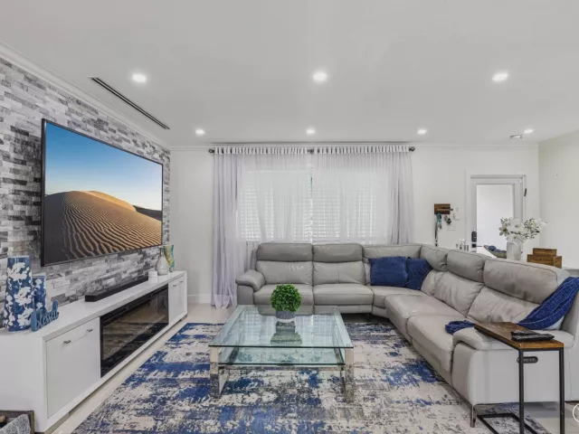 4-bedroom home for sale in Pompano Beach - 2601 NE 18TH Street - MondialRealty