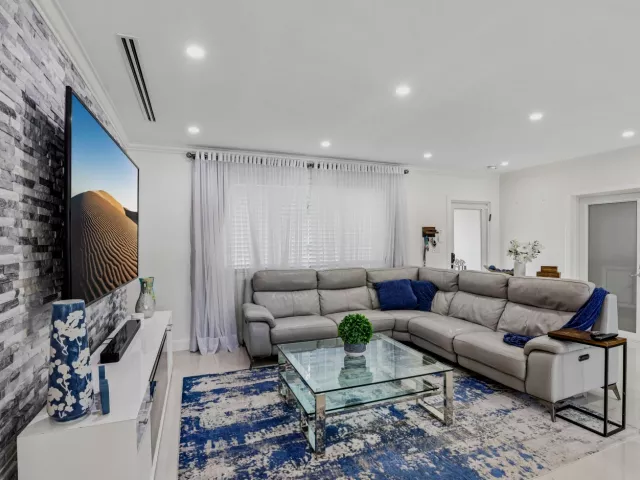 4-bedroom home for sale in Pompano Beach - 2601 NE 18TH Street - MondialRealty