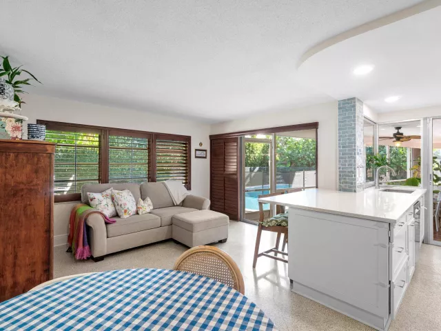 3-bedroom home for sale in Boca Raton - 943 SW 5th Street - MondialRealty