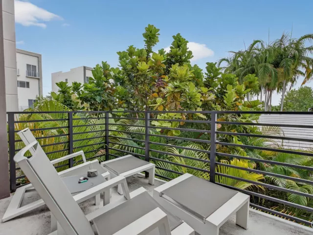 3-bedroom home for sale in Fort Lauderdale - 1044 N VICTORIA PARK Road - MondialRealty