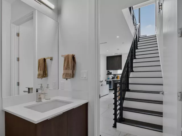 3-bedroom home for sale in Fort Lauderdale - 1044 N VICTORIA PARK Road - MondialRealty